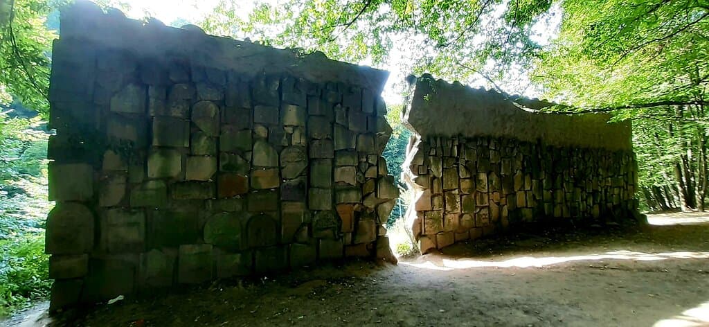 Jewish Cemetery and Wall of Tears
