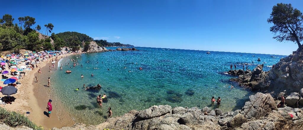 Muhteşem bir yer Lloret de Mar da ki en beğendiğim plaj oldu.