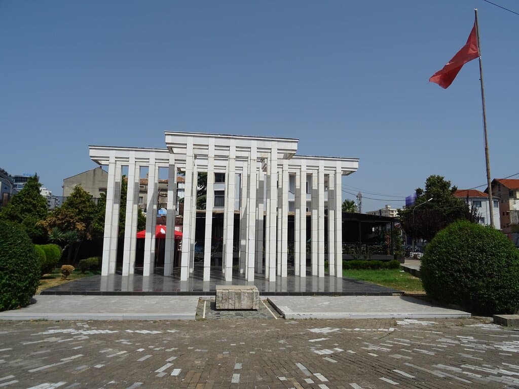 Obelisk Heronjte E Demokracise