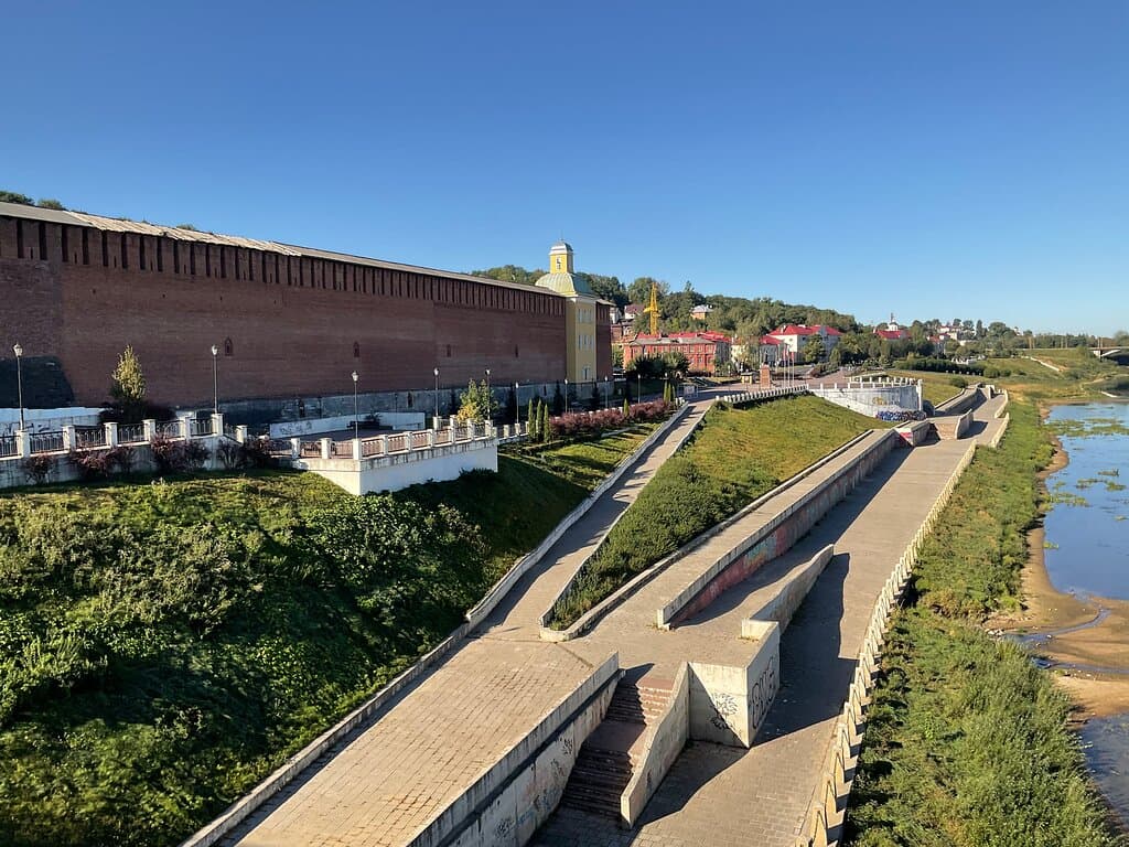 Смоленская набережная и Смоленская крепостная стена 