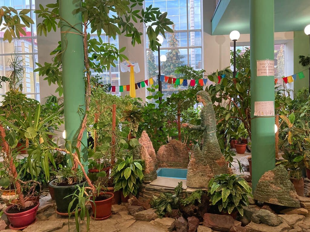 Зимний сад в театре - здесь были начало и середина спектакля «Дни Савелия»