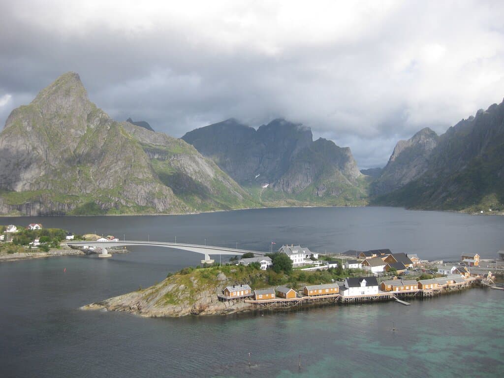 Panorama dalla sommità di Olenilsøy su Sakrisøy