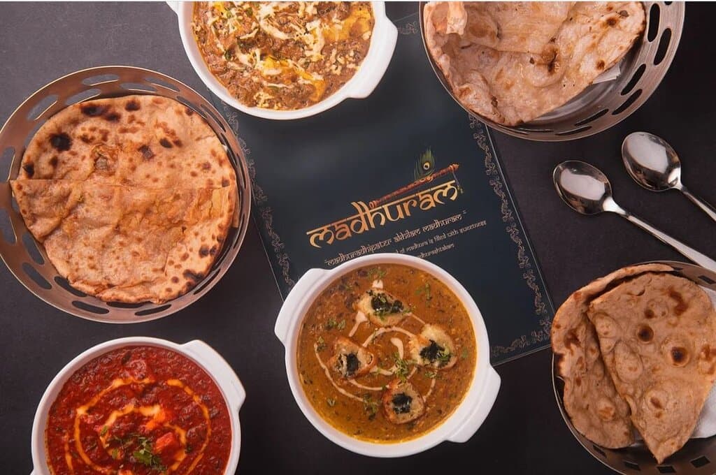 INDIAN GRAVIES WITH TANDOOR BREADS :
Shaam Savera , Paneer Tikka Masala, Dhaba Style Soya Chaap, Kulcha , Roti and Naan