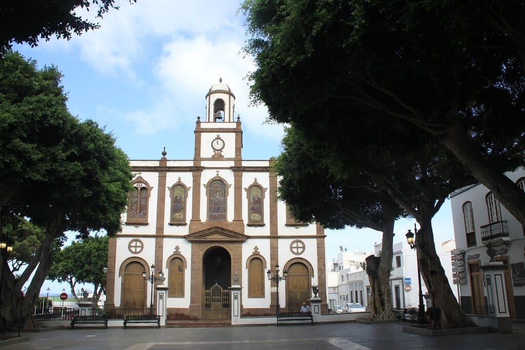  Tuvimos la mala suerte de pillarla cerrada, aun así, merece la pena verla por fuera. Y dar un paso  sus alrededores.