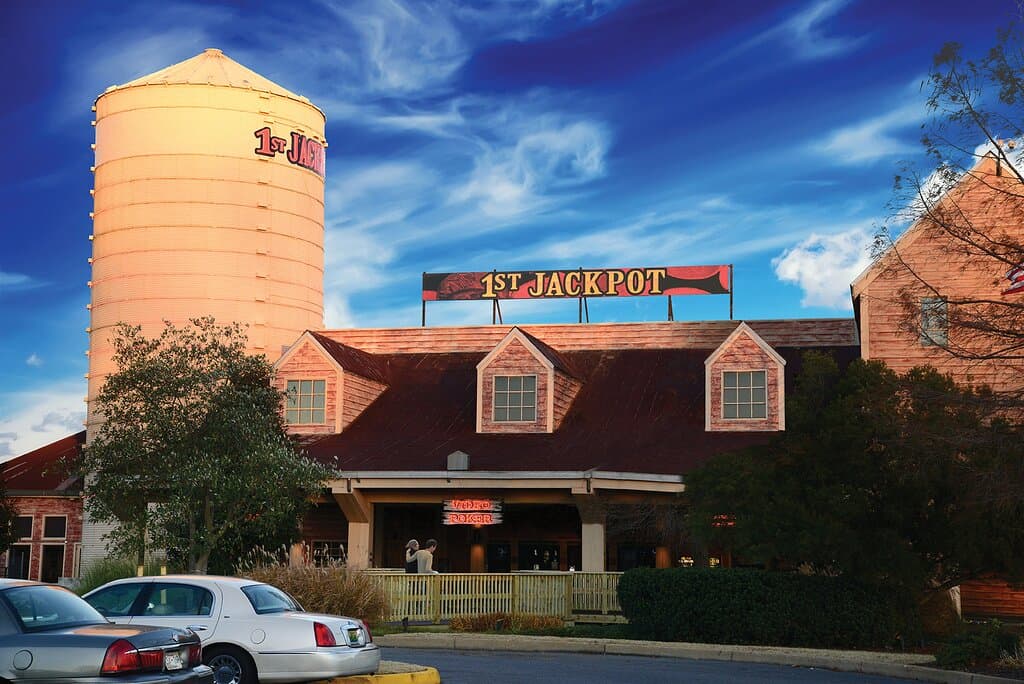 An odds-on-favorite, 1st Jackpot Casino Tunica offers an experience you won't soon forget. Our casino hosts approximately 900 slot machines, 16 table games and a sportsbook. Known for how comfortable we make our guests, you'll enjoy just how fun getting away from it all can be at 1st Jackpot Casino.