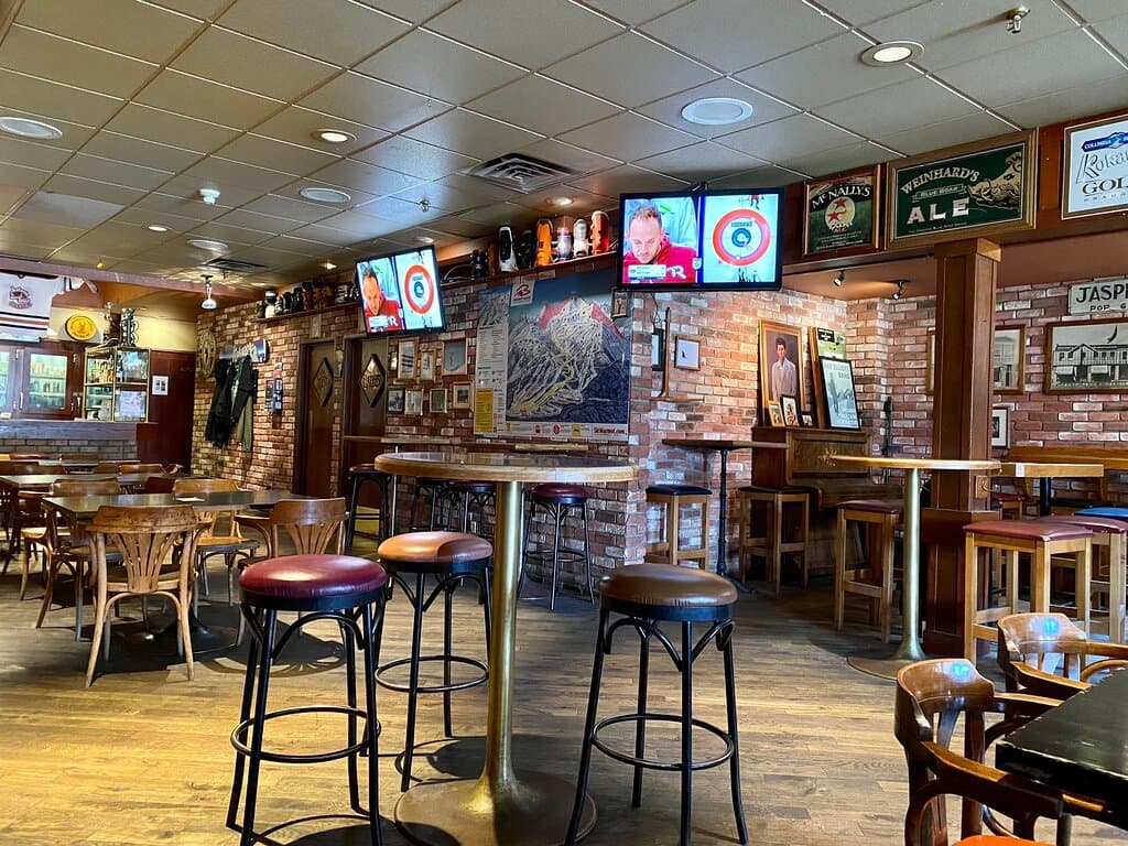 De'd Dog Bar & Grill