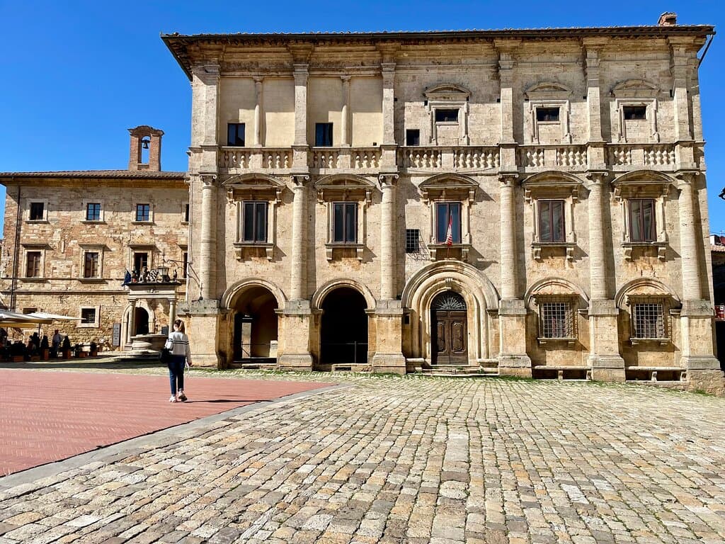 Palazzo Nobili-Tarugi is one of several grand Renaissance palaces that surround Piazza Grande  in the centre of Montepulciano