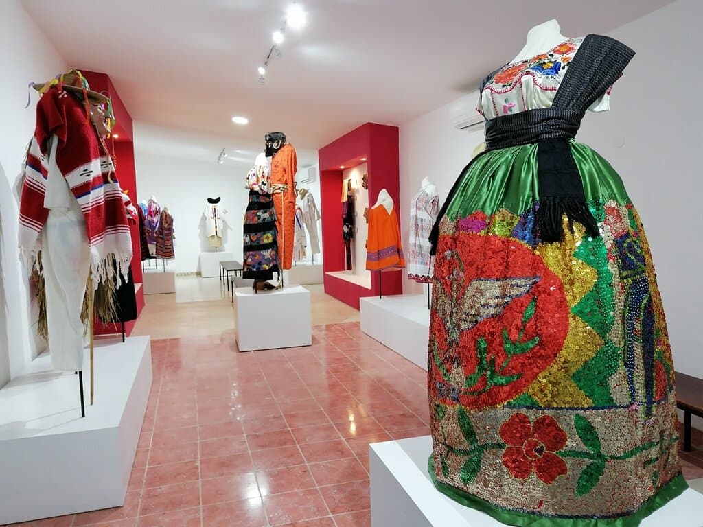 Galeria Mexico Diverso del Museo de Ropa Étnica de México A.C. --MUREM
Diverse Mexico Gallery at the Museo de Ropa Ëtnica de México A.C.--MUREM