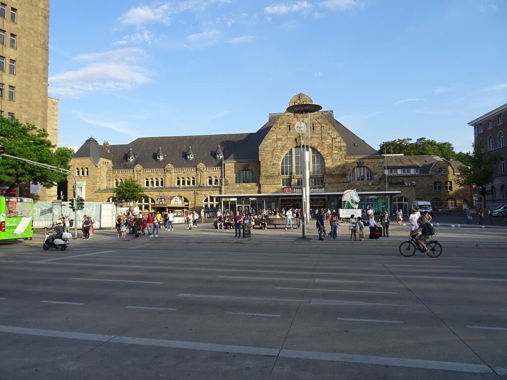 Aachen Hauptbahnhof - outside view