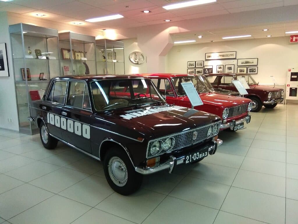 Миллионный автомобиль, сошедший с конвейера ВАЗа в 1973-м году. 