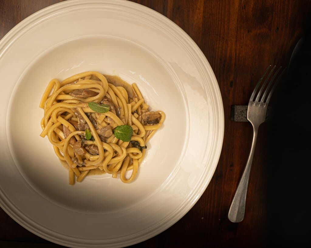 Il nostro piatto iconico: Scialatielli ai Funghi Porcini.