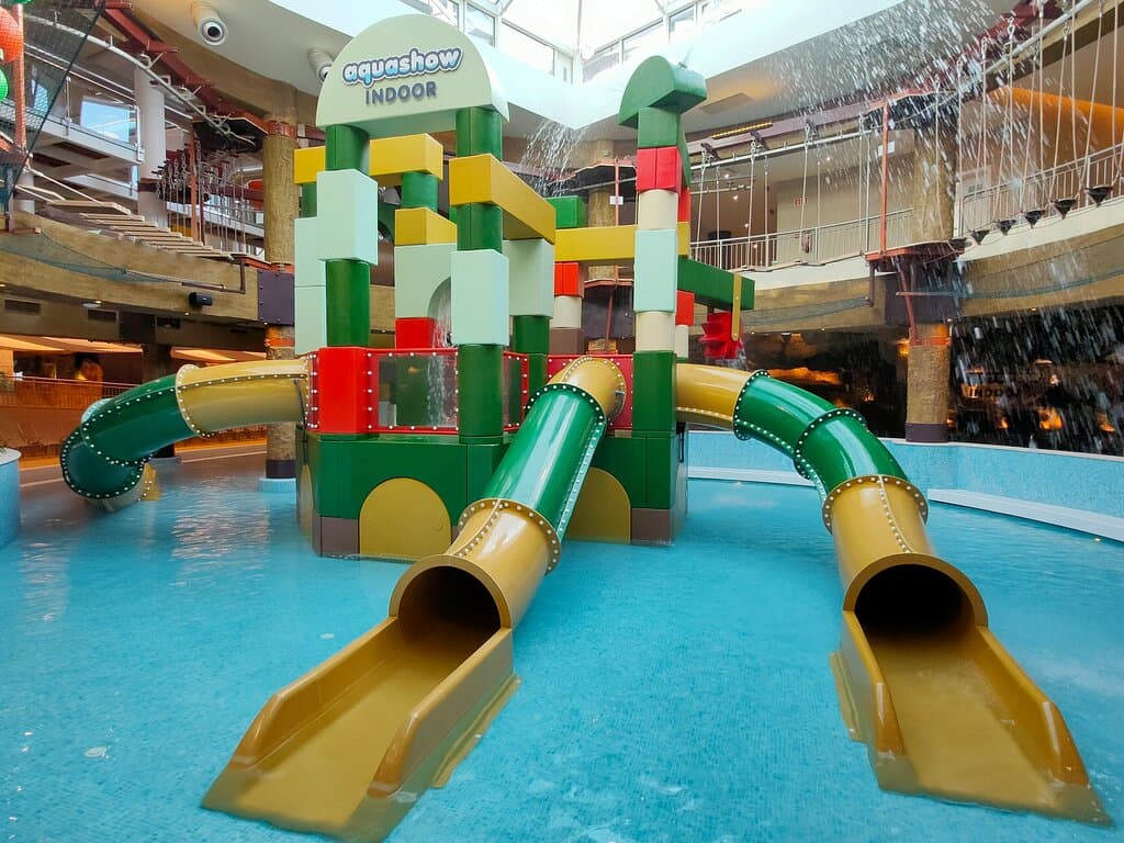 Aquashow Indoor Piscina ilha aventura