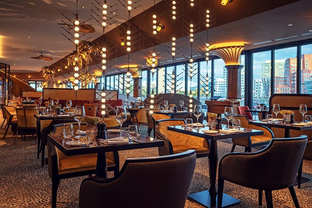 DOX Restaurant & Bar 