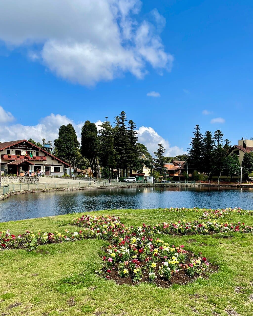 Lago Joaquina Rita Bier, delícia para passear e contemplar, bem no centro de Gramado.