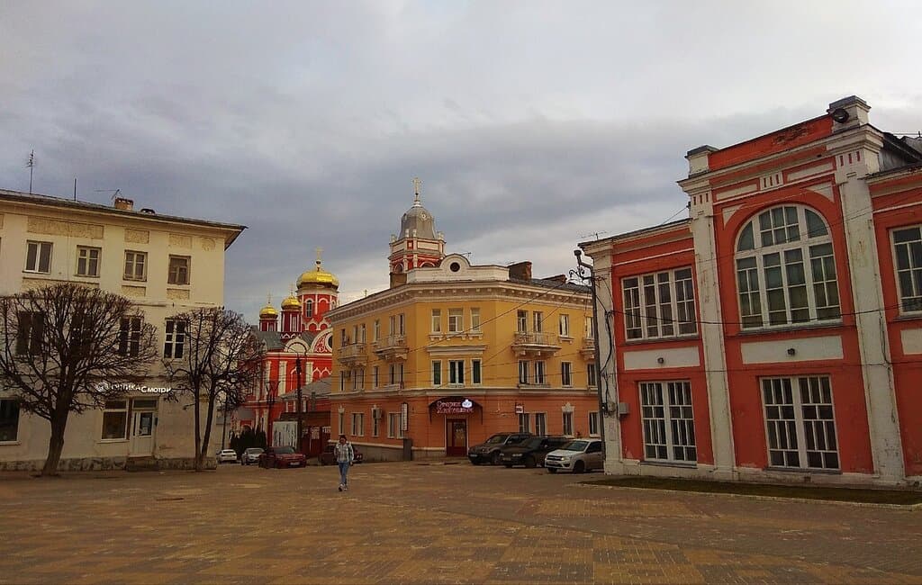 Пешеходный участок улицы Мира (бывшей Торговой) не без оснований называют Елецким Арбатом...:)