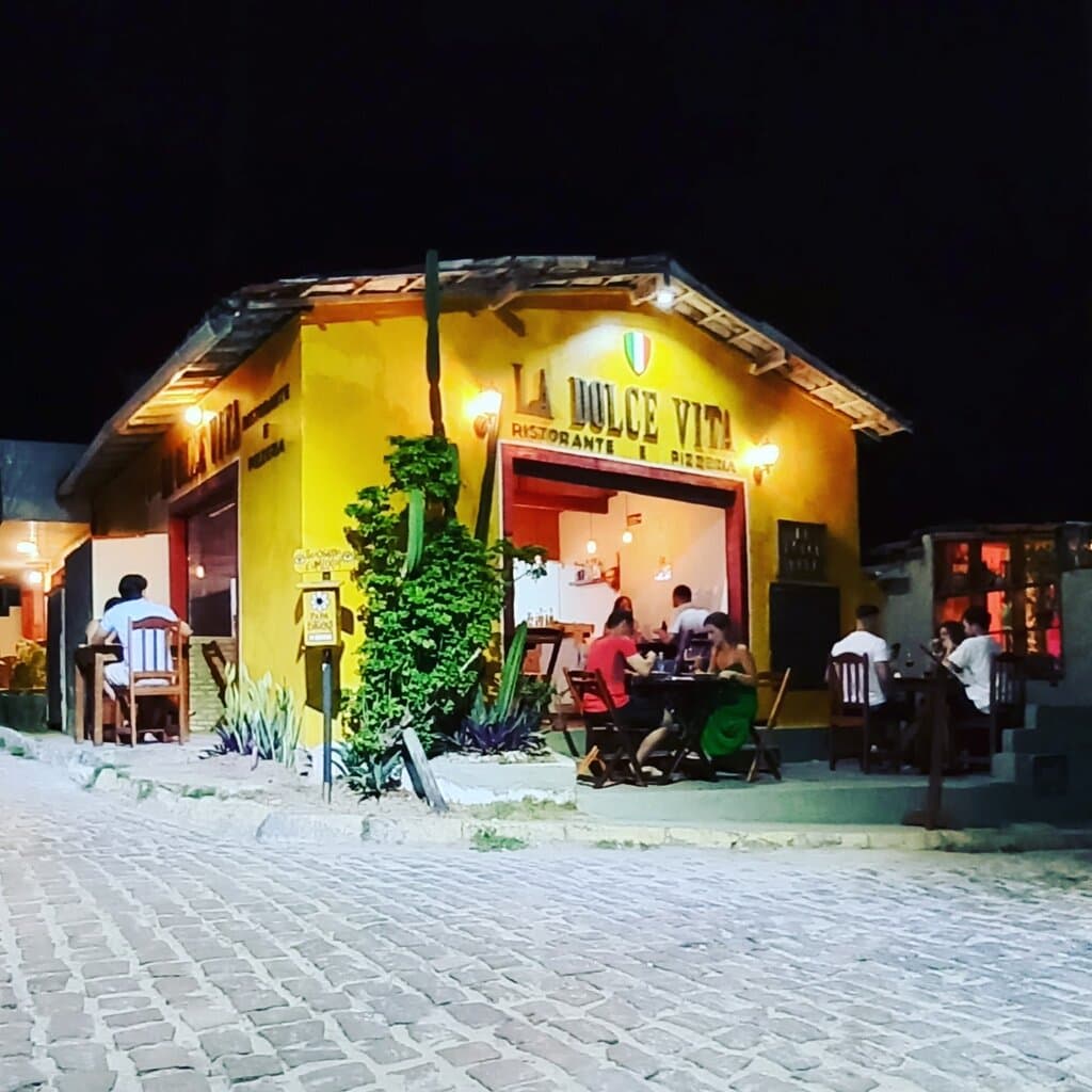 Restaurante e pizzeria segundo a verdadeira tradição italiana