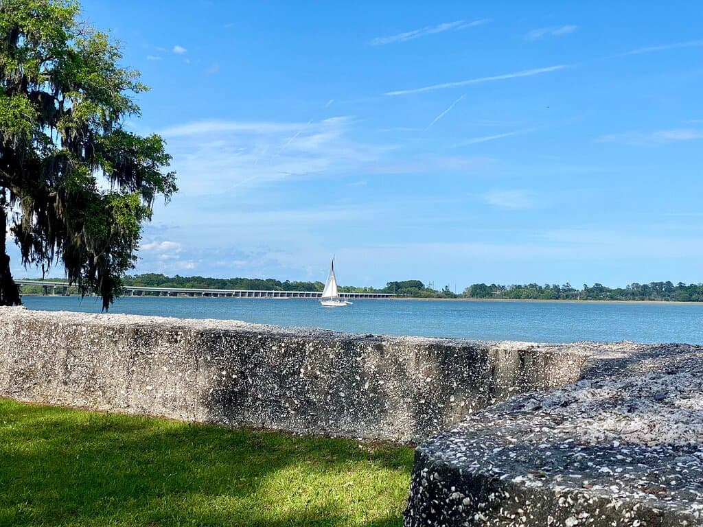 Peaceful place to walk around and look at the water. There is a tabby wall c. 1700s; the only remnant of the old fort.   The park is small. If you are looking for a place to explore and walk, this is not the park for that. It’s a green space that is best for quiet time.