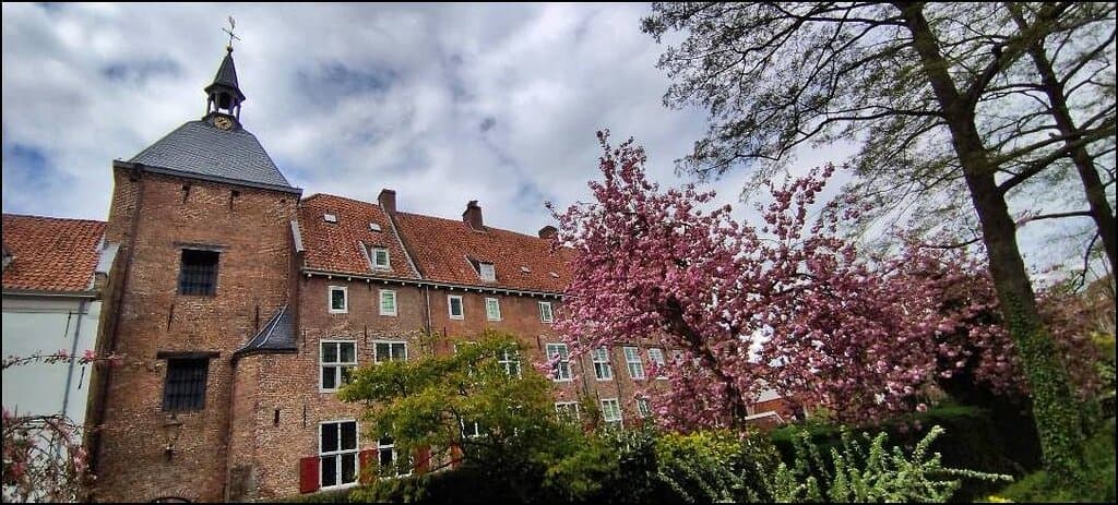 This tower was used as the second prison of the city. The tower was probably not demolished after the construction of the second wall around the city, because the prison was located in the tower.