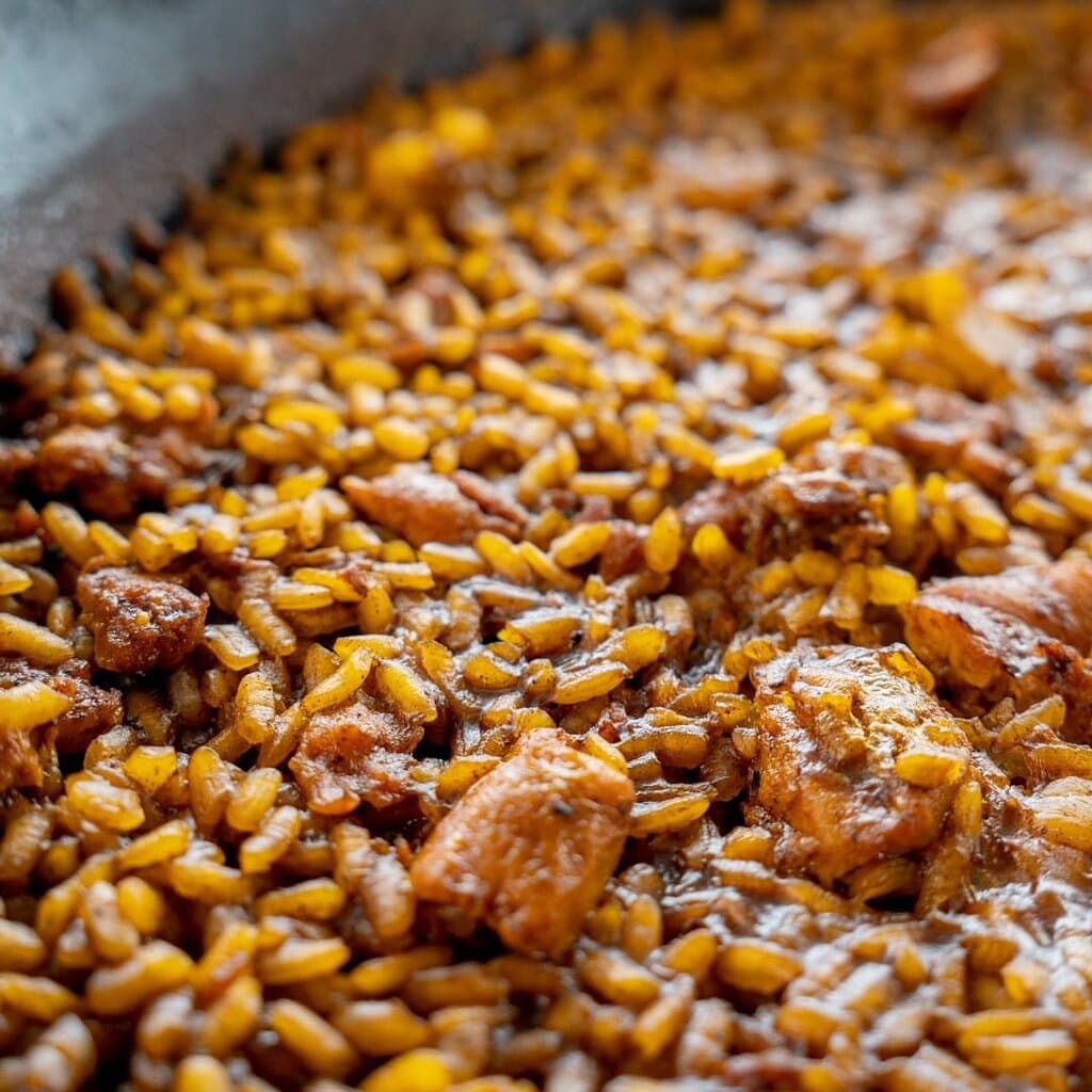 🥘 ¿Te va lo fácil? Pues marchando un arrocito a banda con tropezones. Rico como él solo, y con la calidad garantizada de Marina Miramar.  📞 Reserva tu mesa llamando al 722 43 88 90.