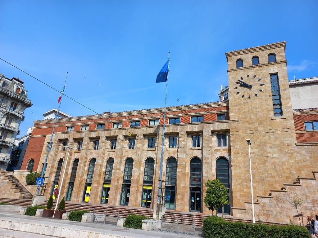 Palazzo delle Poste. La Spezia. (21.5.23).