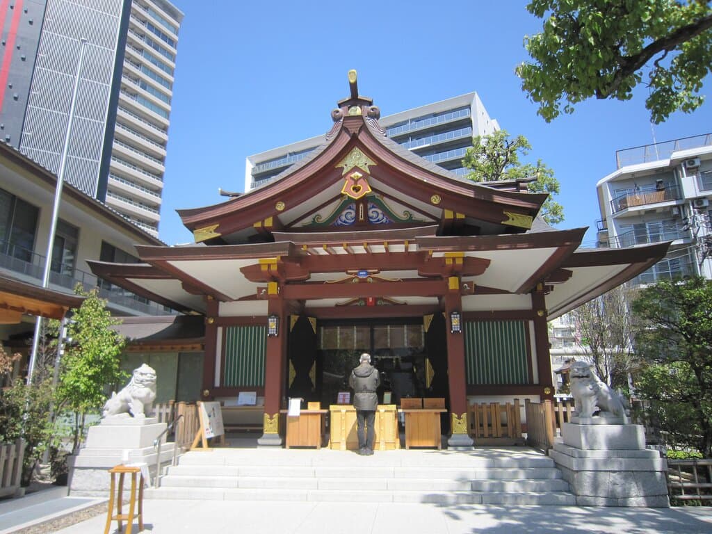 ８社殿