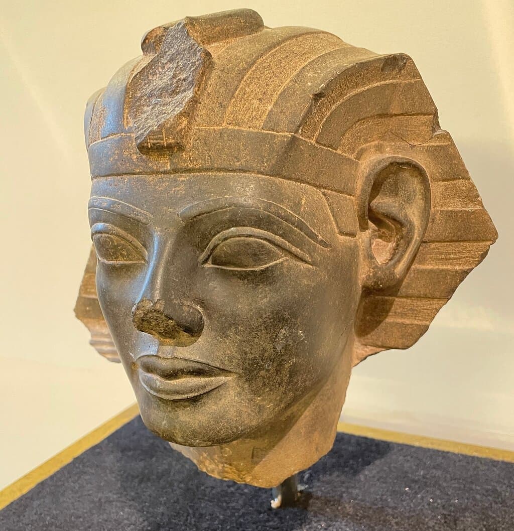 Ägyptisches Museum - pharaoh's head