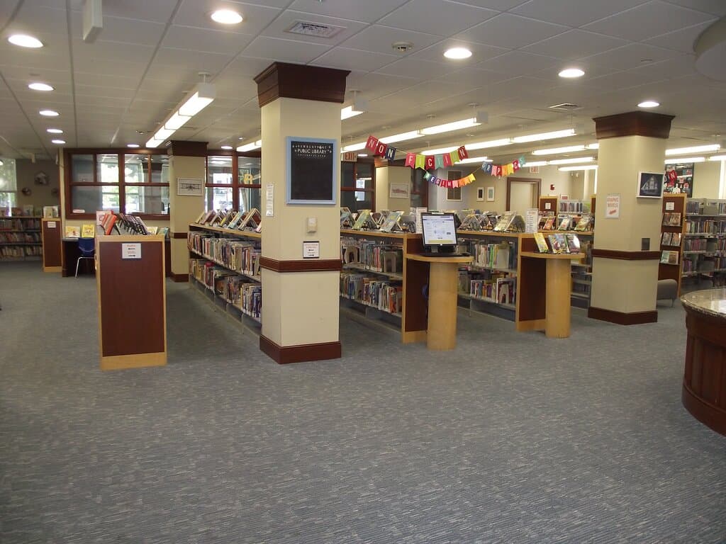 MA - NEWBURYPORT - LIBRARY - OVERVIEW OF NON-FICTION & GRAPHIC NOVELS SECTION