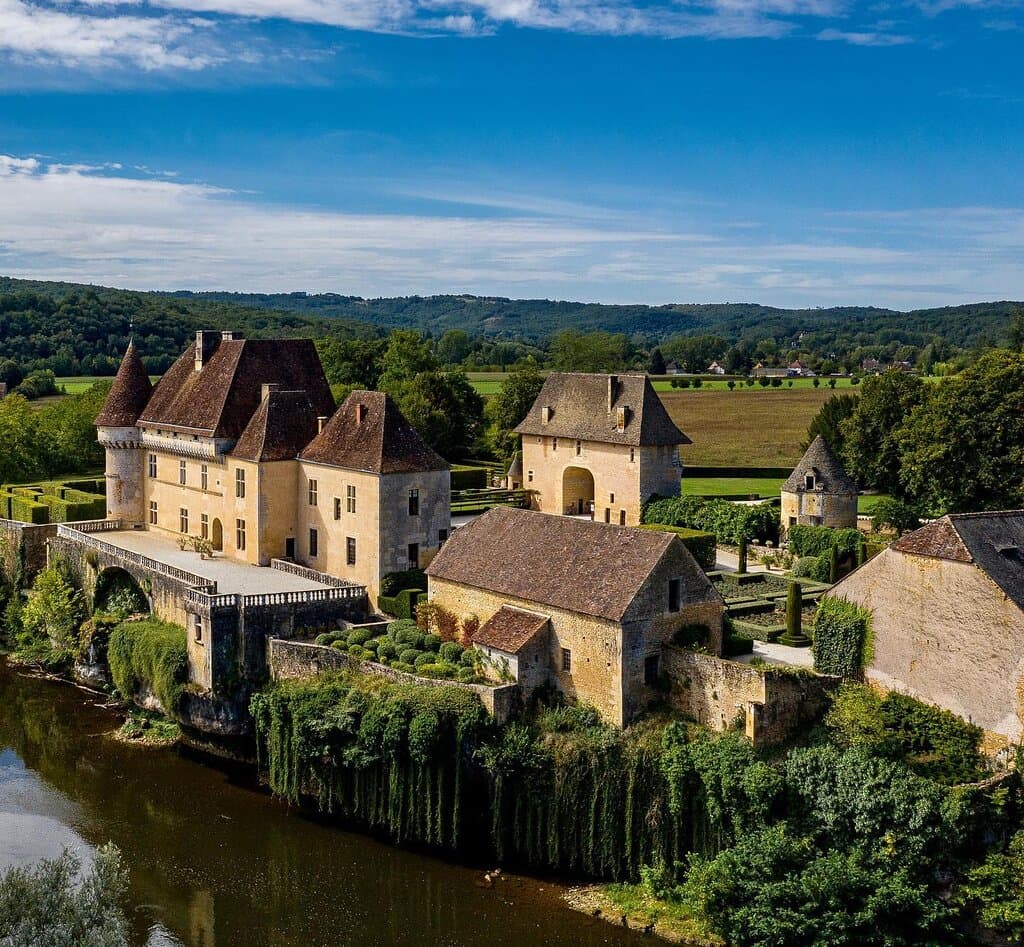 Vue aérienne du château et de ses jardins
