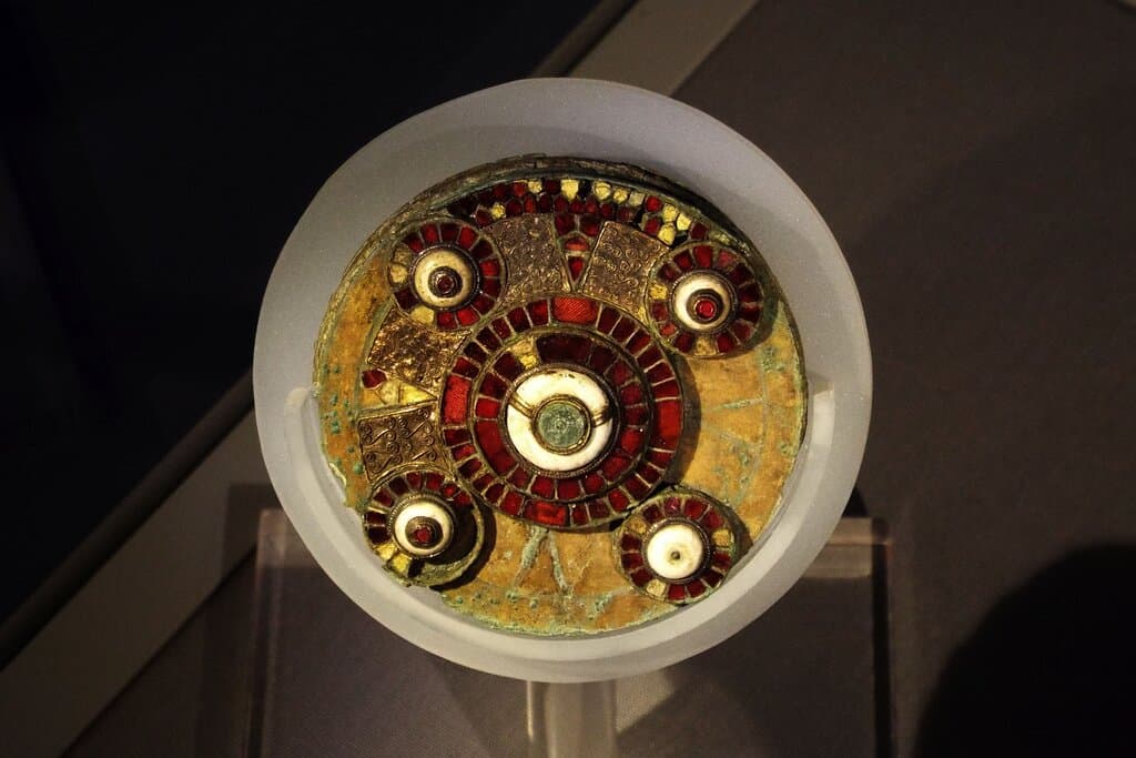 Gold and garnet brooch from 650CE