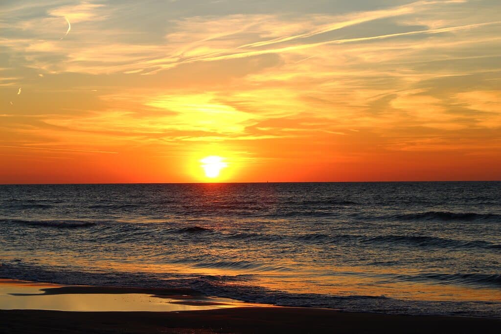 Puesta de sol frente al conjunto de Bunkers