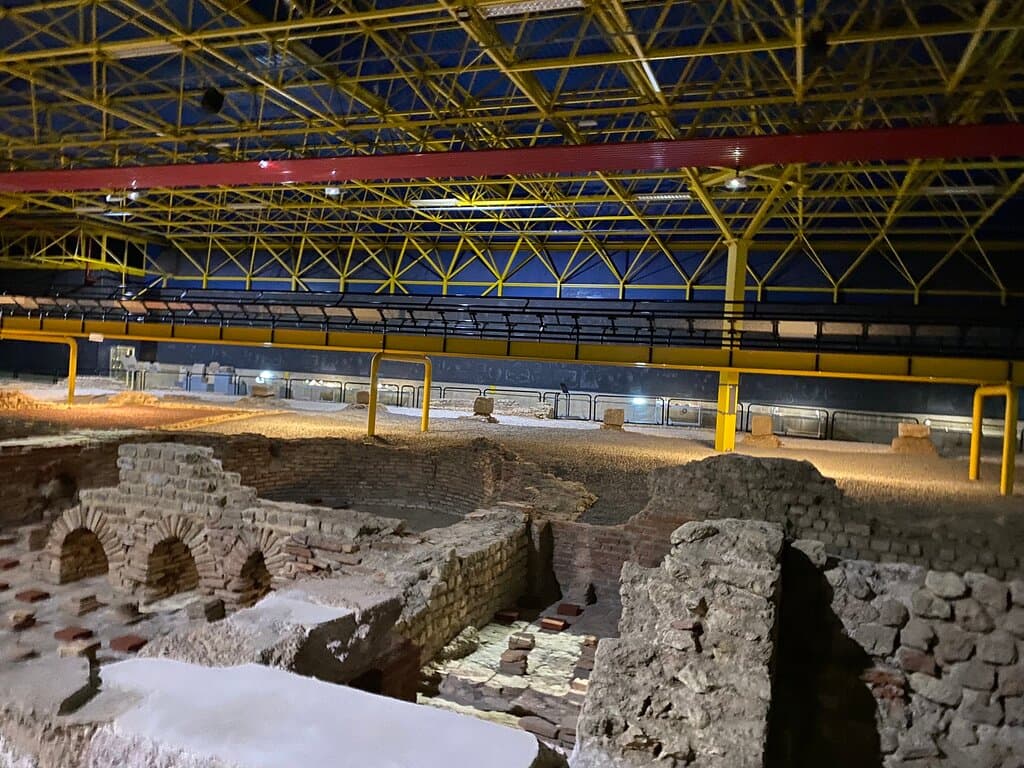 De binnenkant van het Thermen museum in Heerlen.