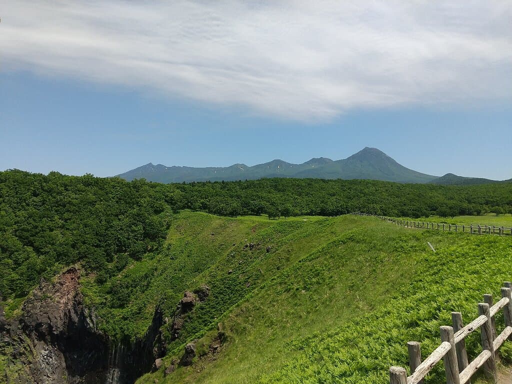 絶壁も 知床連山も🌍