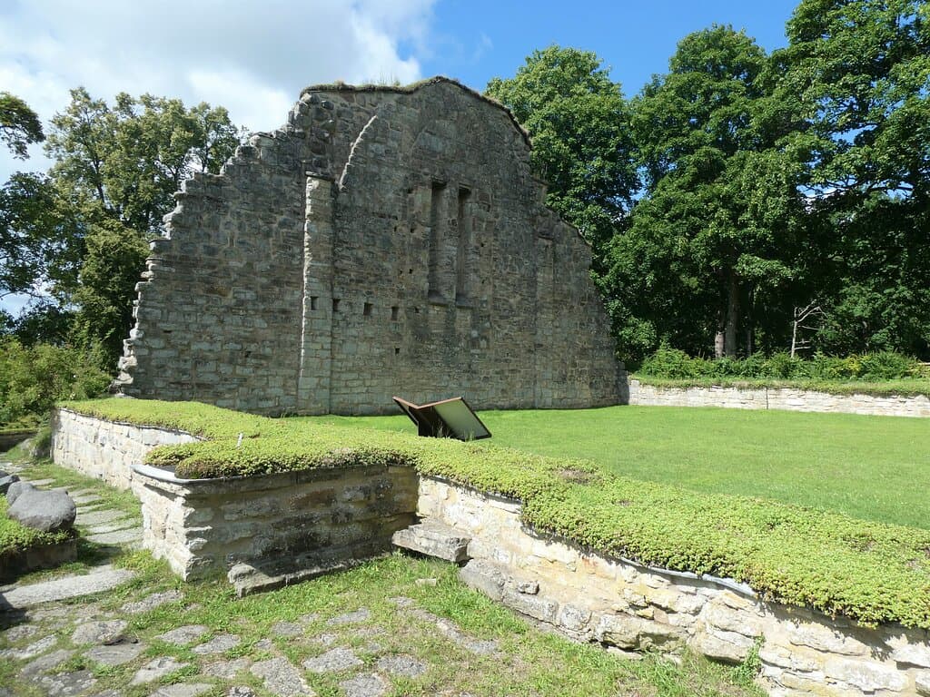 Riseberga Klosterruin i Edsberg utanför Fjugesta