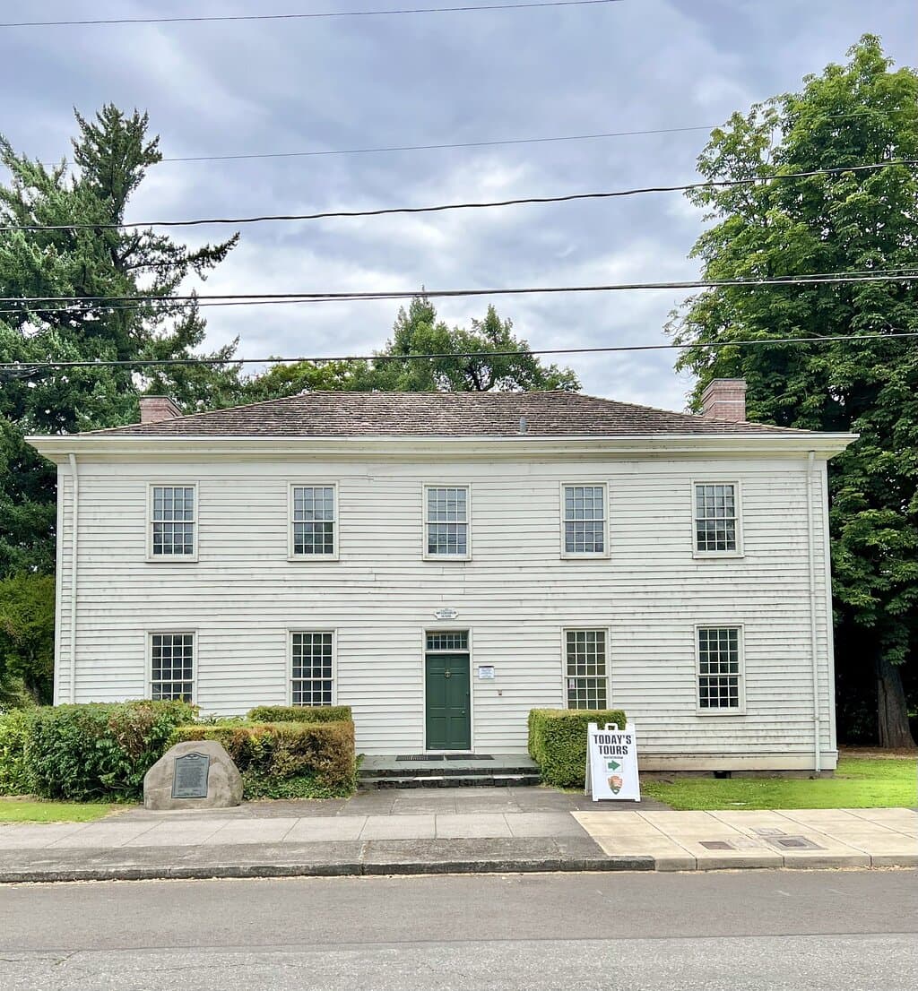 McLoughlin Historic District