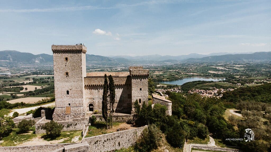 Rocca Albornoz di Narni e conca ternana, foto aerea. Archeoares.
