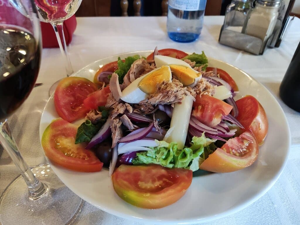 Buena  comida, buen servicio y buena relación calidad precio,