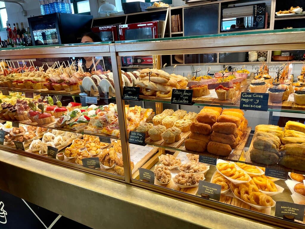 Les étals du marché aux poissons