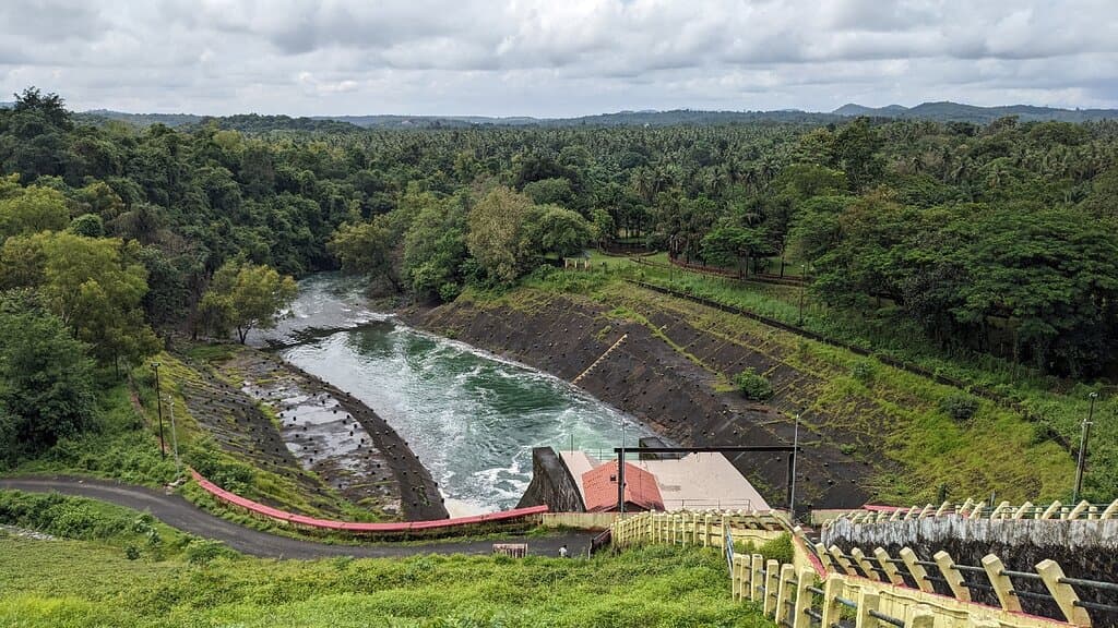 Salaulim Dam and Garden