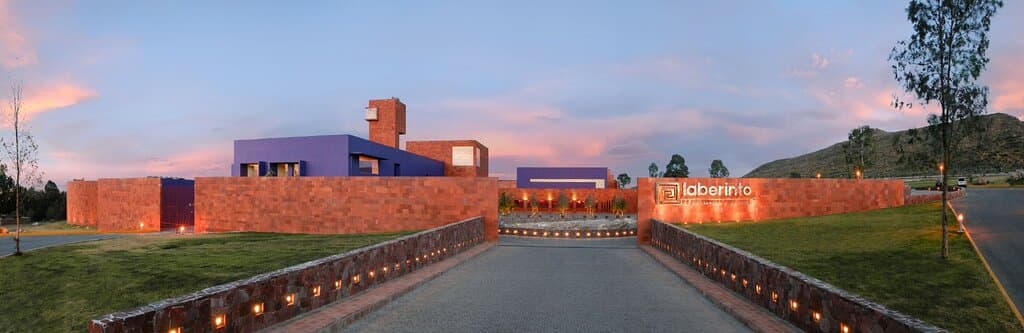 Fachada del Museo Laberinto de las ciencias y las artes