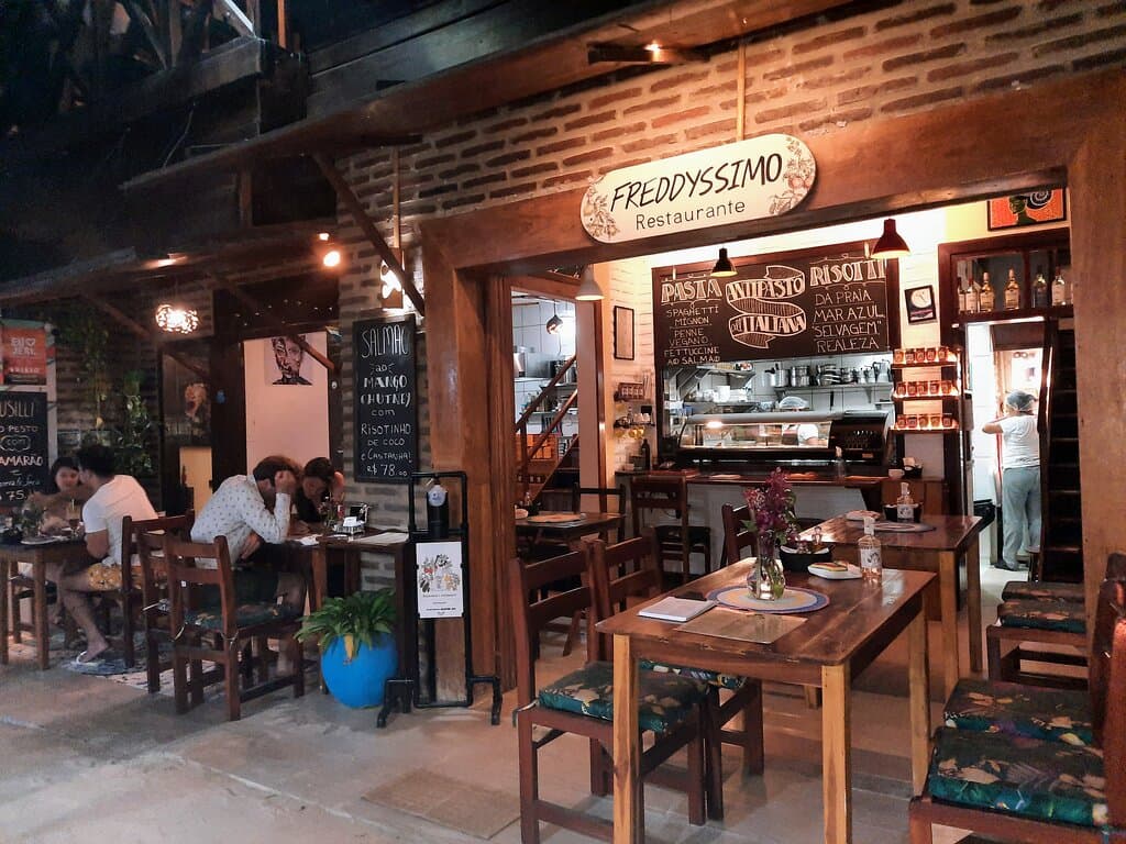 Localizado no beco do guaxelo, o restaurante Freddyssimo oferece uma cozinha artesanal, com antepastos, tapas, risotos, massas, saladas e até sanduíches. Trabalhamos com carnes e frutos do mar, mas também com opções veganas, vegetarianas e celíacas deliciosas, venha nos prestigiar.