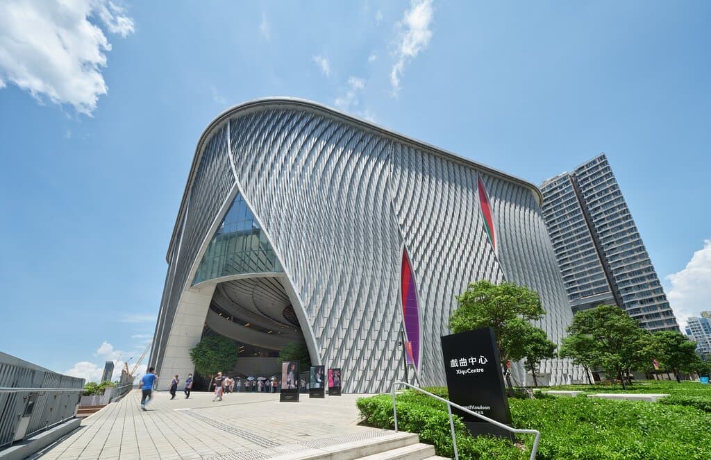The Xiqu Centre’s striking design, created by Revery Architecture (formerly Bing Thom Architects) and Ronald Lu & Partners, blends elements of traditional and contemporary Chinese architecture to reflect the evolving nature of the art of Chinese opera. 
