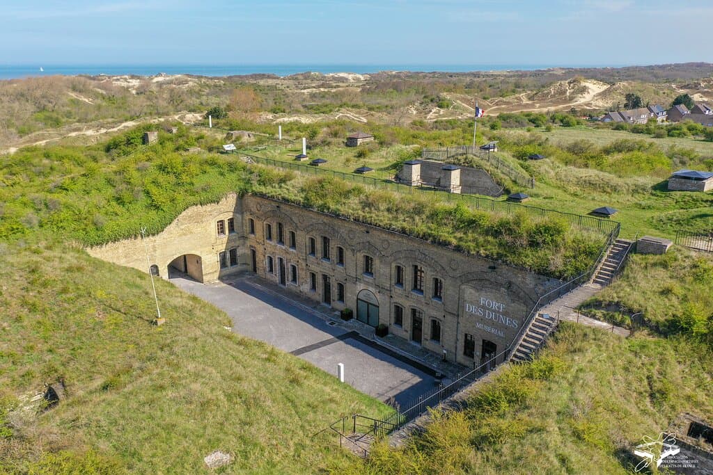 Musée Muserial du fort des dunes - cour centrale - photo aérienne