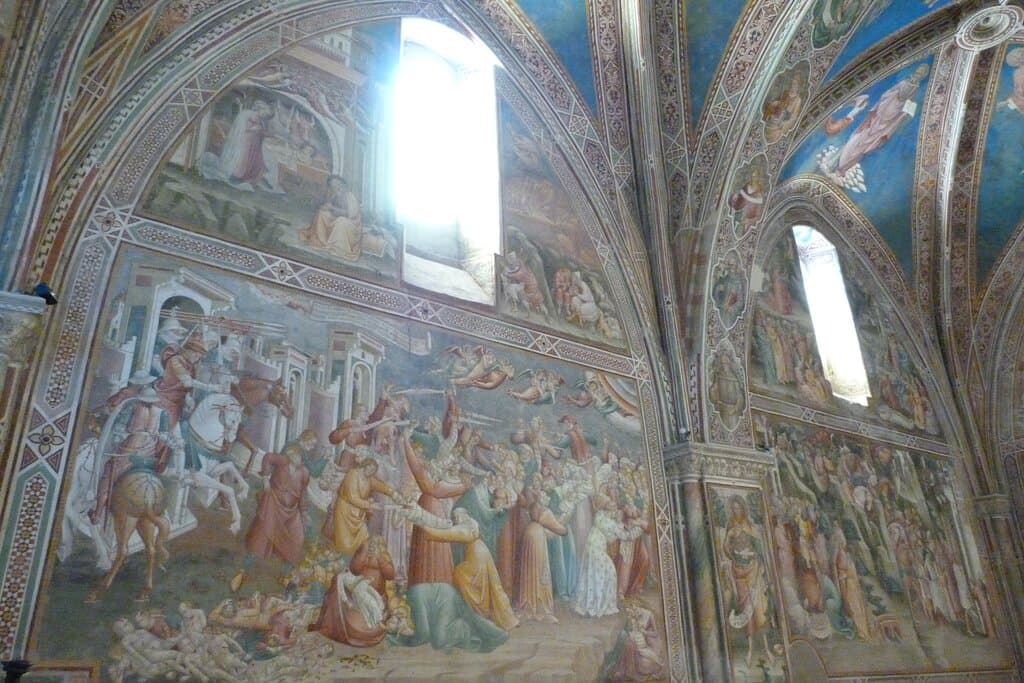 Interni della chiesa