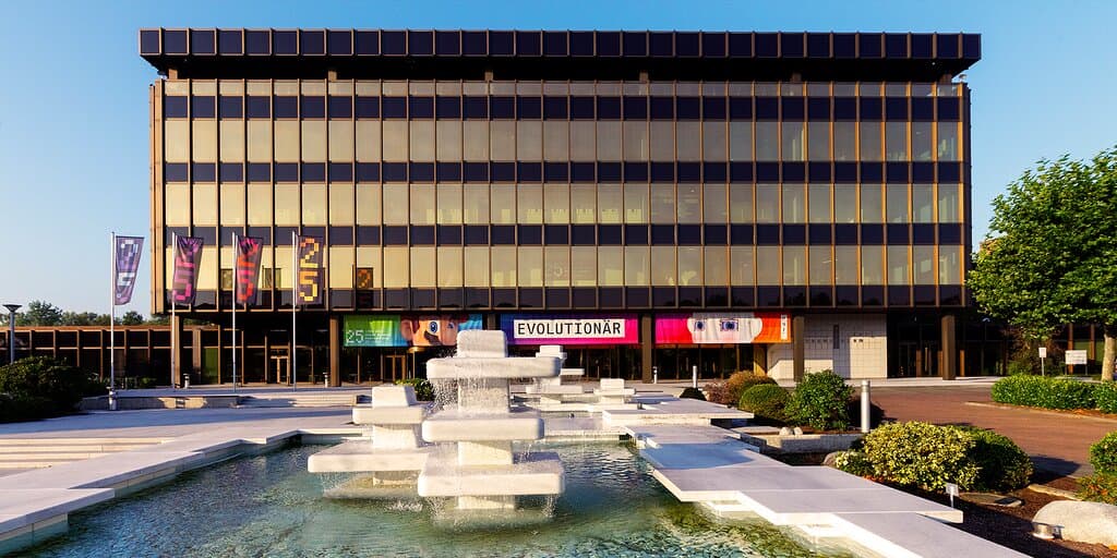 Das Heinz Nixdorf MuseumsForum ist das weltgrößte Computermuseum.