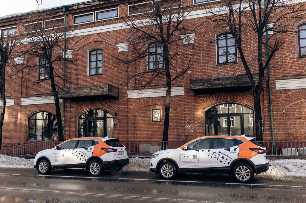 Вход в «Смену» с улицы Чернышевского