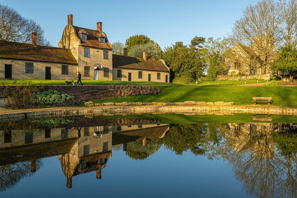 Almhouses looking oot at the ponds at Great Linford Manor Park. Credit: Gill Prince Photography