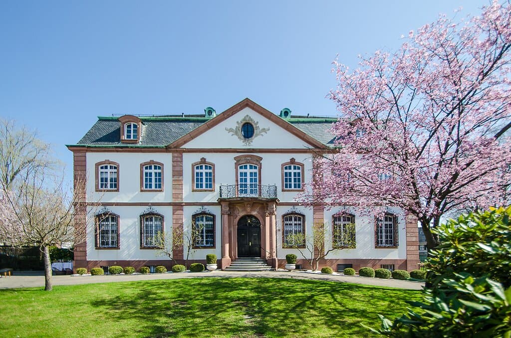 Outside view Restaurant Villa Merton