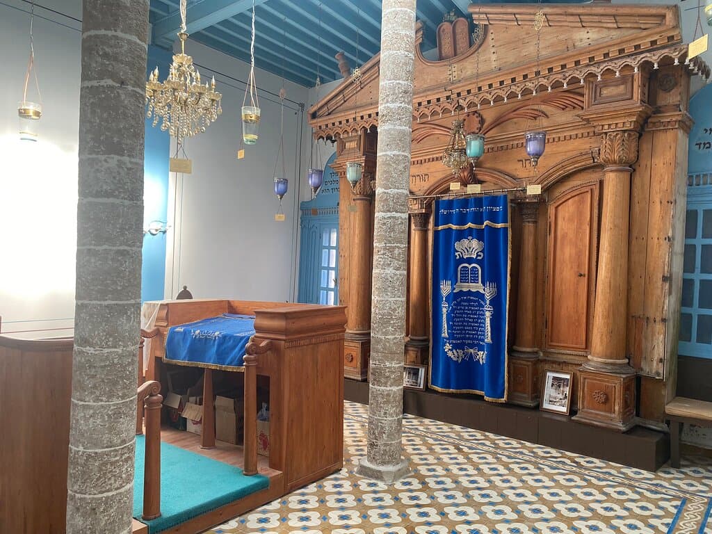 Slat Lkahal Synagogue