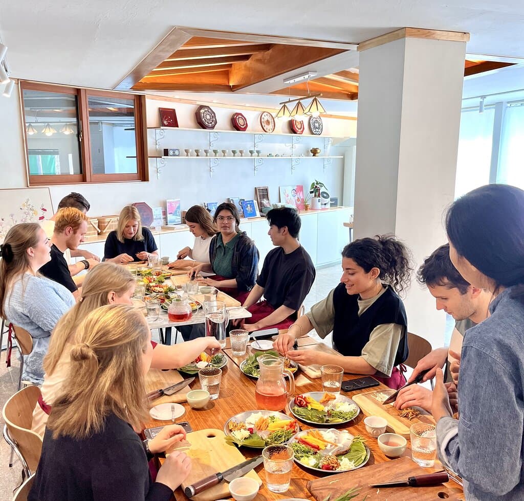 cooking class with a chef Minseon