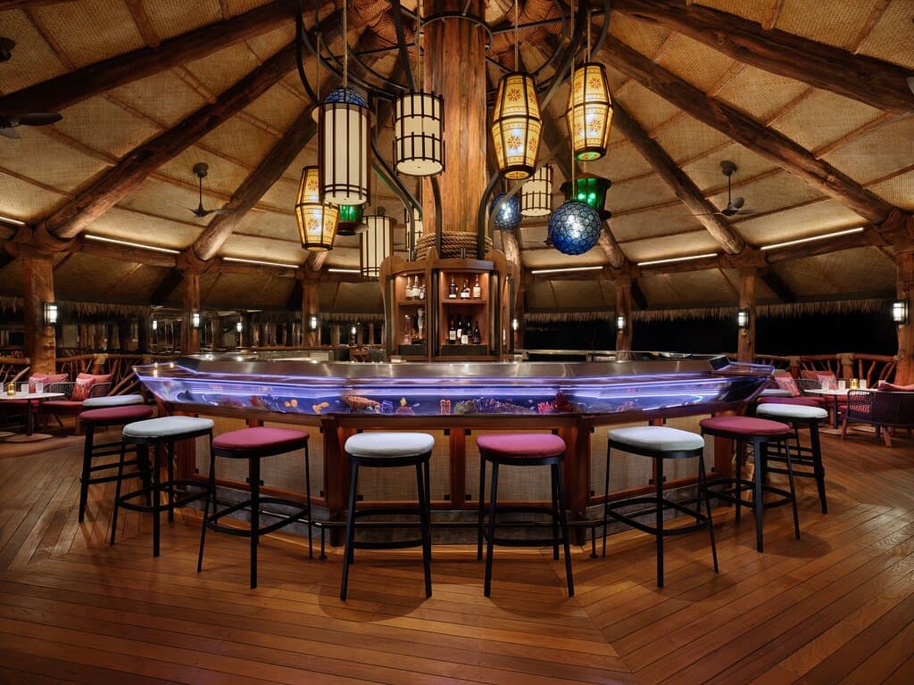 Circular Fishtank Bar